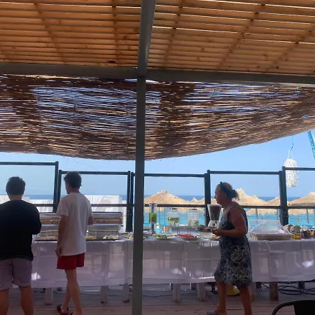 Ξενοδοχείο με διαμερίσματα Luna Mare Boutique Seaside 4*