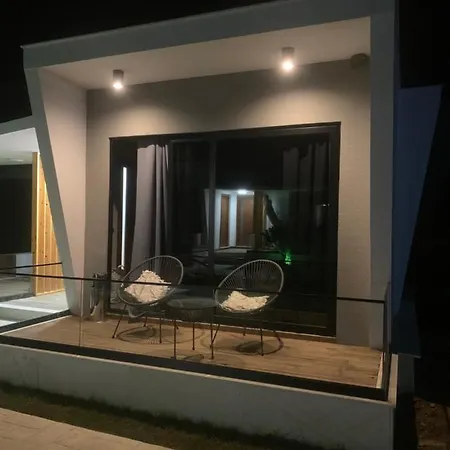 Luna Mare Boutique Seaside Ξενοδοχείο με διαμερίσματα 4*