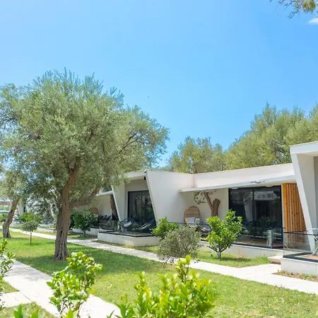 Ξενοδοχείο με διαμερίσματα Luna Mare Boutique Seaside 4*