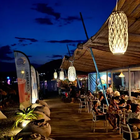 Ξενοδοχείο με διαμερίσματα Luna Mare Boutique Seaside 4*