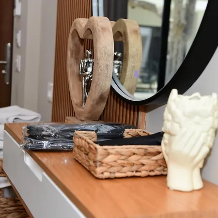 Ξενοδοχείο με διαμερίσματα Luna Mare Boutique Seaside 4*