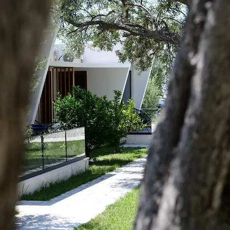 Luna Mare Boutique Seaside Apartmanhotel Borsh