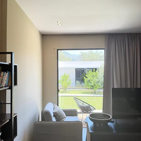 Luna Mare Boutique Seaside Apartmanhotel Borsh