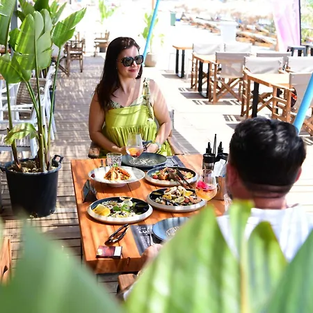 Luna Mare Boutique Seaside Apartmanhotel Borsh