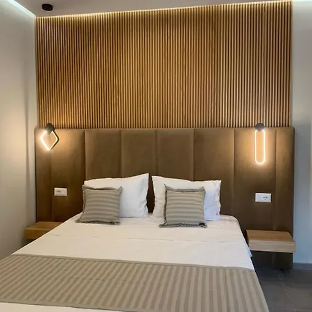 מלון דירות Luna Mare Boutique Seaside 4*