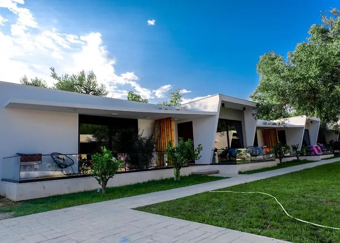 Luna Mare Boutique Seaside Aparthotel 4*