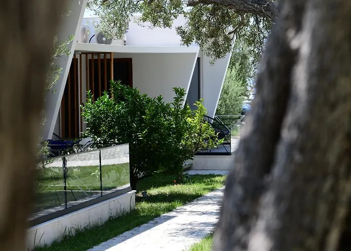 Luna Mare Boutique Seaside Aparthotel Borsh