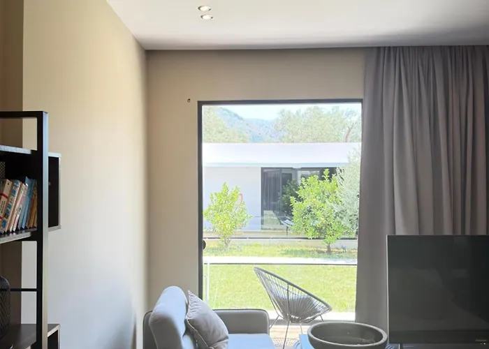 Luna Mare Boutique Seaside Aparthotel Borsh